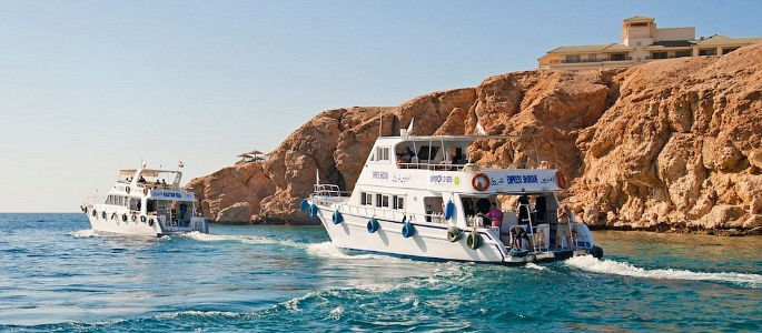 snorkeling trip by boat to Tiran island